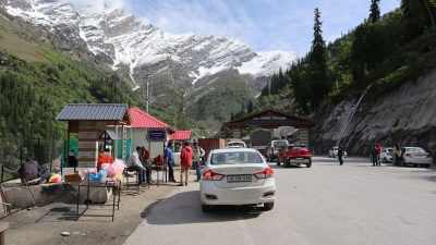 Himachal goverment cuts permit fee for vehicles on Shimla's sealed roads