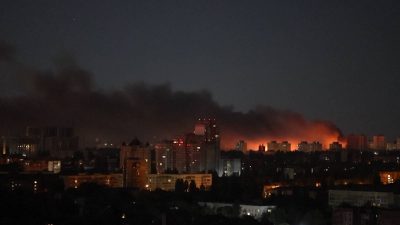 Russia strikes Kyiv with missile barrage after Zelenskyy warned of "massive attack"