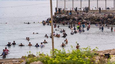 Ceuta border rush prompts Spain to build new containment fence