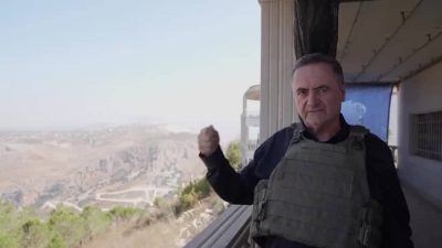 'We are not withdrawing' says Israeli defence minister in southern Lebanon