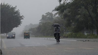Heavy rain lashes Odisha, IMD issues 'red warning' for entire state