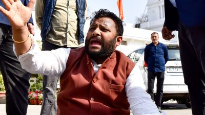 AAP alleges its MLA taken to 'undisclosed location' by Delhi Police