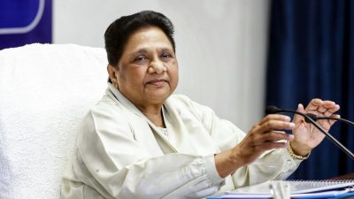 Mayawati criticises Vande Mataram row, urges govt to focus on public issues