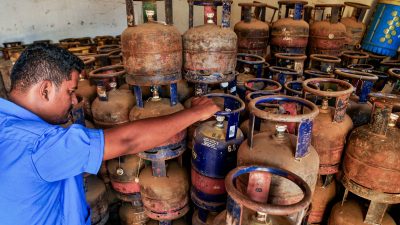 LPG subsidy: Biometric Aadhaar authentication mandatory to book refills from October 1