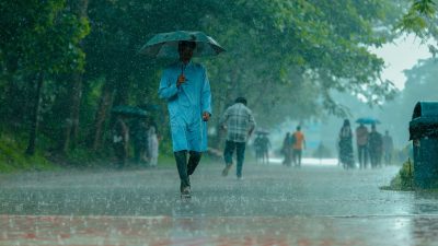 IMD issues red alert for extreme heavy rainfall in five Keralam districts